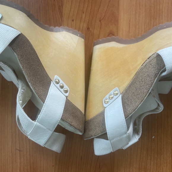 BCBG white sandal - Picture 2 of 5